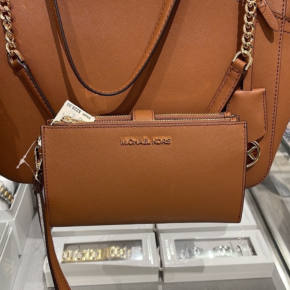 MICHAEL KORS LARGE DOUBLE ZIP WRISTLET WALLET PHONE CASE CLUTCH 
Luggage - Picture 8 of 16